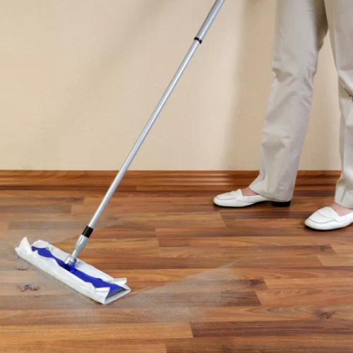 Jak konserwować podłogę drewnianą?