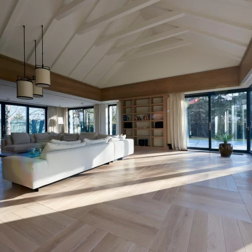 Kilka słów o tym, jak światło wpływa na barwę drewna