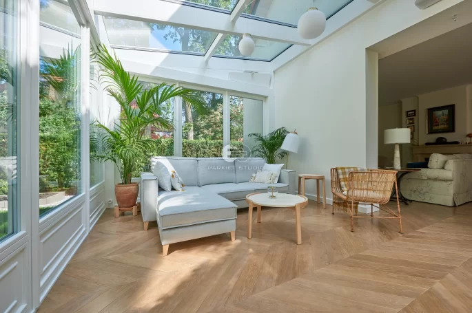 Color Floor French Spruce Oak Brace Standard