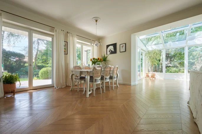 Color Floor French Spruce Oak Brace Standard - 360°