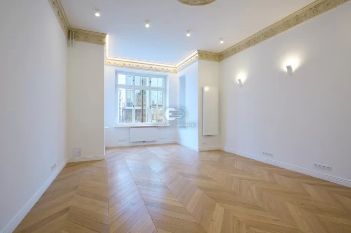 French Spruce Oak Polar Standard Color Floor - design by Jasicka & Śnieżek Interior Design