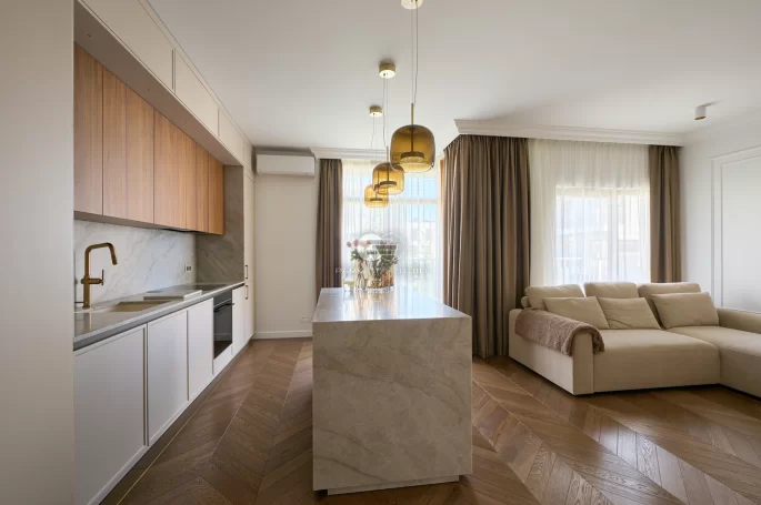 French Spruce Oak Natural Shile Color Floor