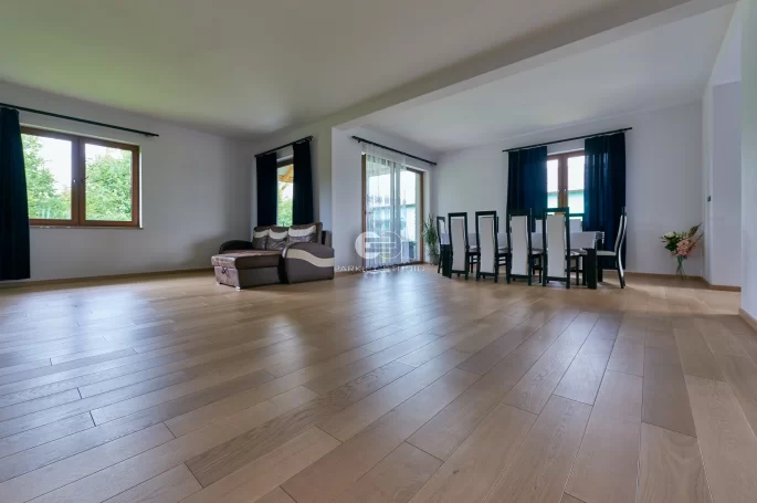 Finish Oak White-Washed Natural Board