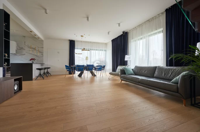 Finish Oak Cream Exclusive Board