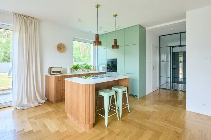 Finish English Yew Oak Exclusive