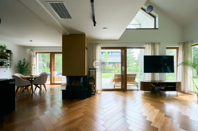 Finish Spruce English Oak Thermo Antique