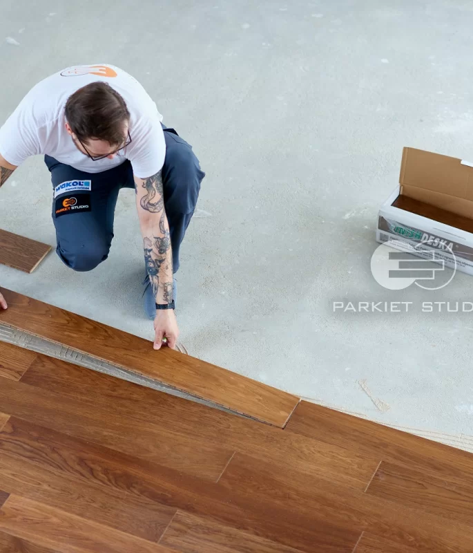 Montaż podłogi - Finish Deska Dąb Thermo Antyk 