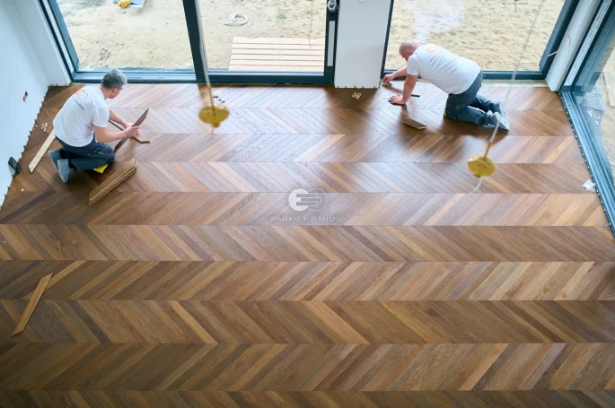 Floor installation - Finish French Spruce Oak Thermo Antique Varnish