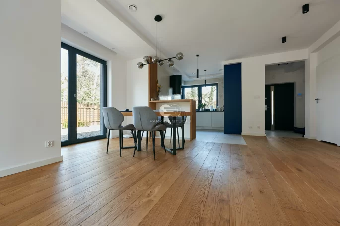 Polish Oaks - Aged Honey Oak