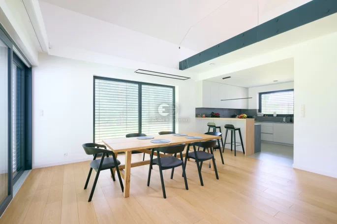 Polish Oaks Sandy Oak Prime