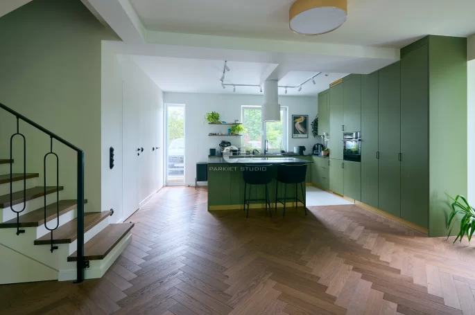 Polish Oaks Spruce Classic Cinnamon Oak Continent