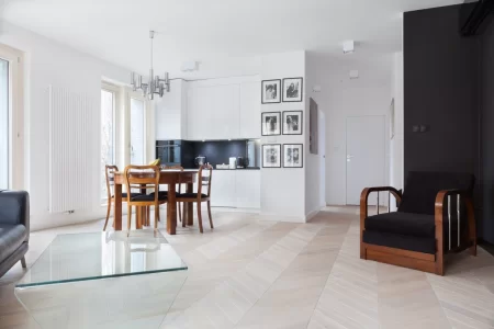 Wybieramy jasną podłogę. Jakie ma wady, a jakie zalety?