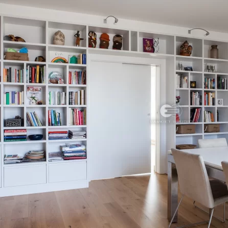 DRZWI TAFLA T1 SUWANE W KASECIE ECLISSE TELESKOPOWEJ - OŚCIEŻNICA STANDARD 80MM - KOLOR BIAŁY RAL 9003