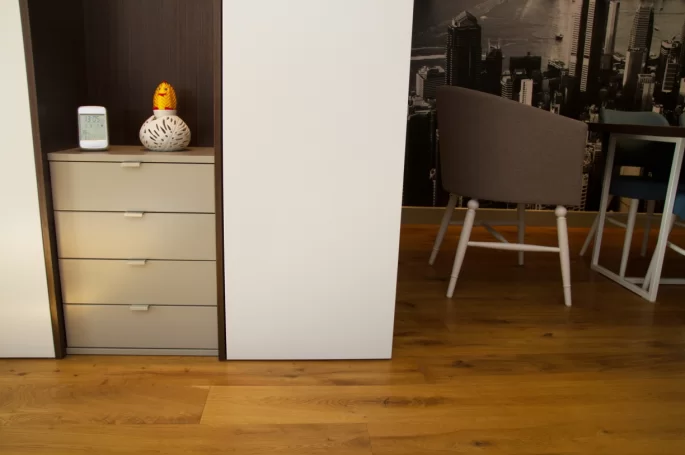 Nela-One Gray Bleached